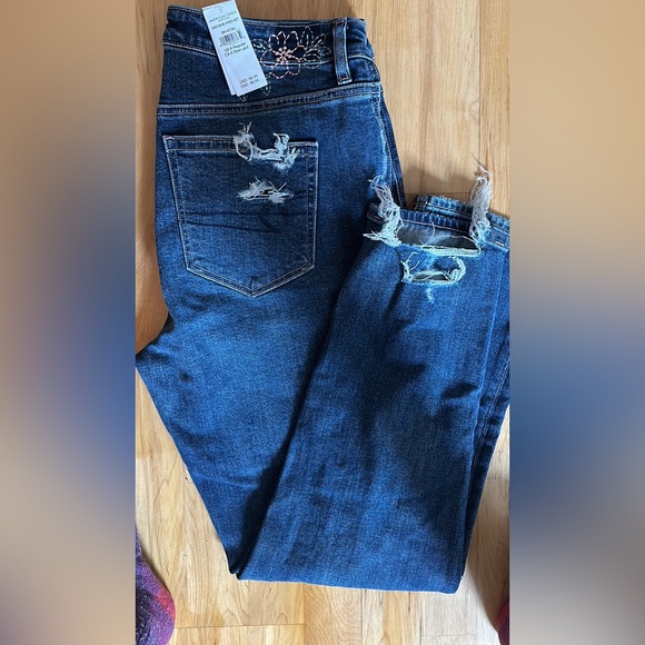 American Eagle jeans. Size 6. 25$ a piece or 70 for all 3 - Picture 3 of 4